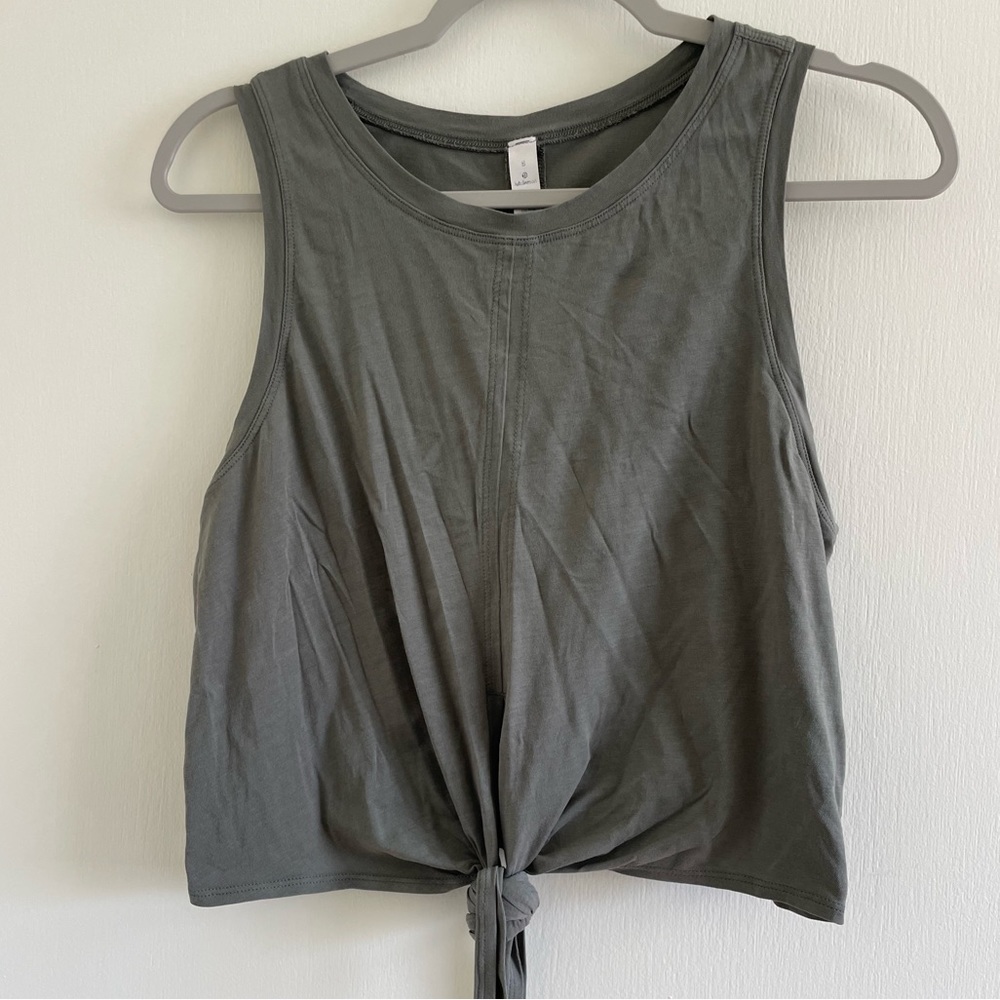Lululemon Cropped Tie Front Tank sz 8 Olive Green